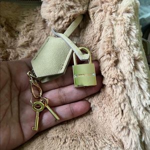 Samantha Thavasa fur bag with sling
